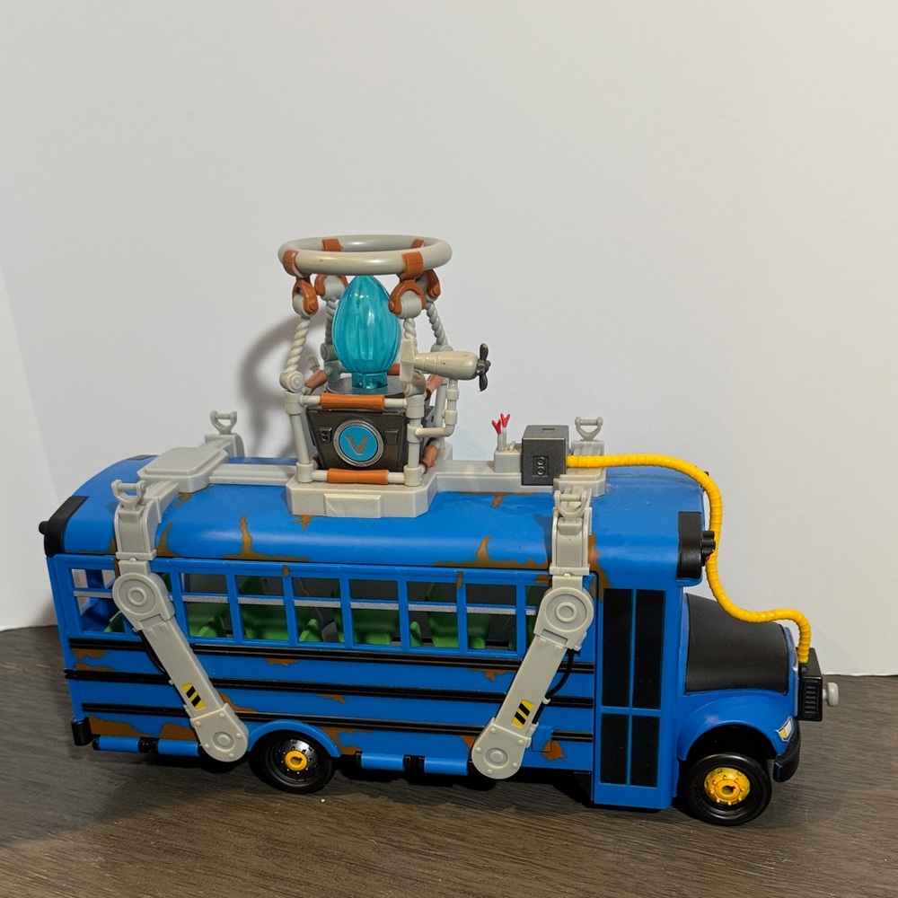 Fortnite Battle Bus 14" Deluxe Vehicle Pack Jazwares Epic Works No Balloon